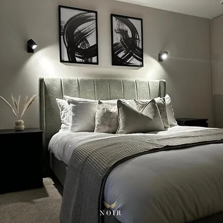 Apartment Noir - Leeds City Centre *